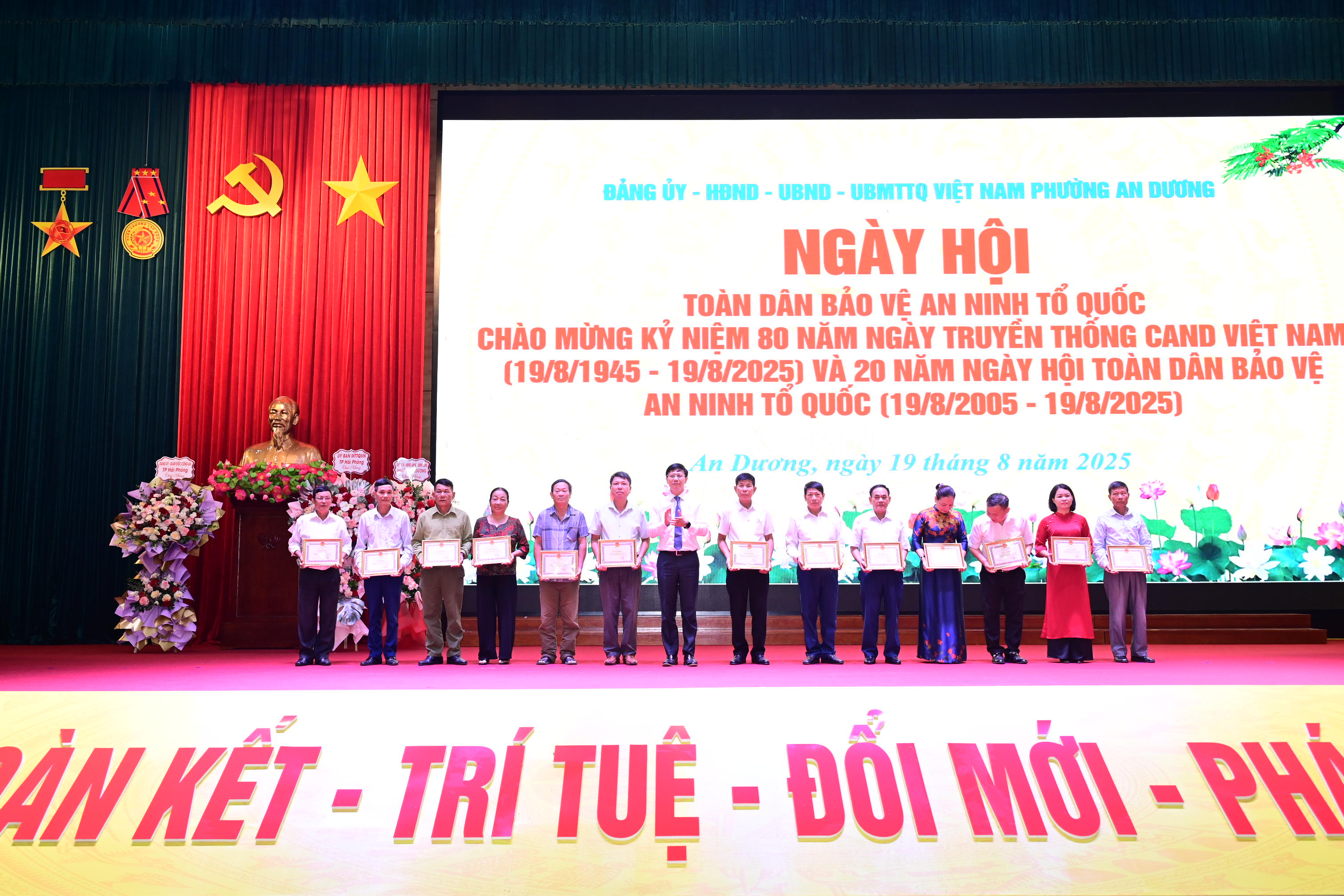 Phường An Dương: Khen thưởng 30 tập thể và cá nhân có thành tích xuất sắc